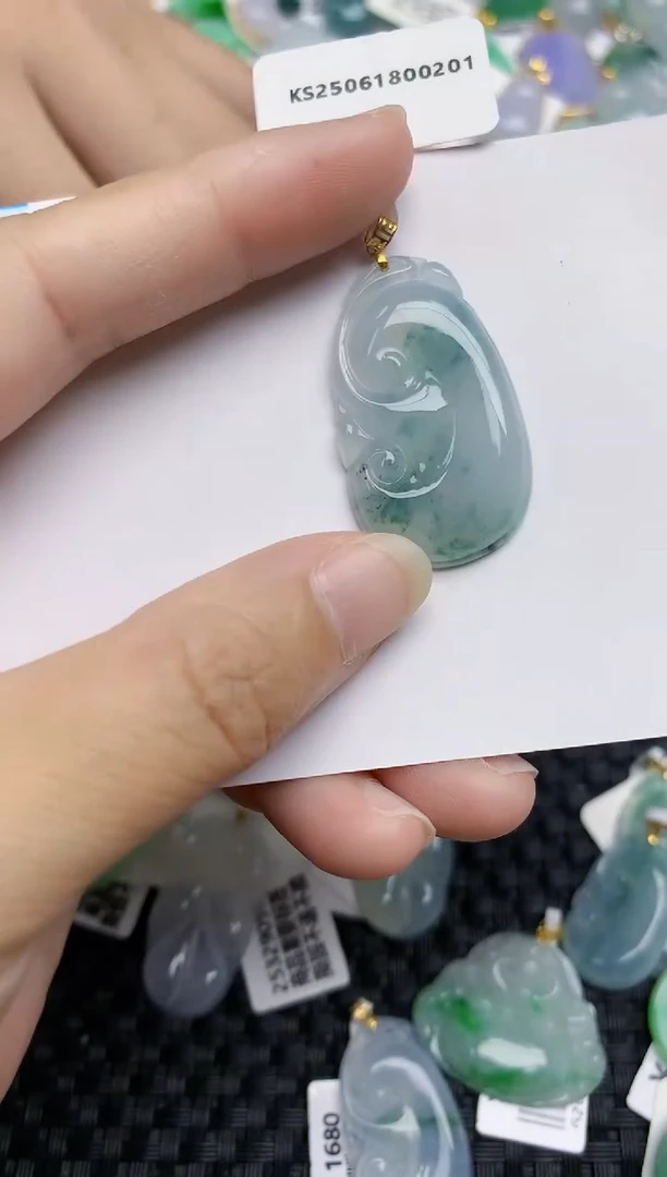 翡翠18K金镶嵌颈饰天然A货翡翠
