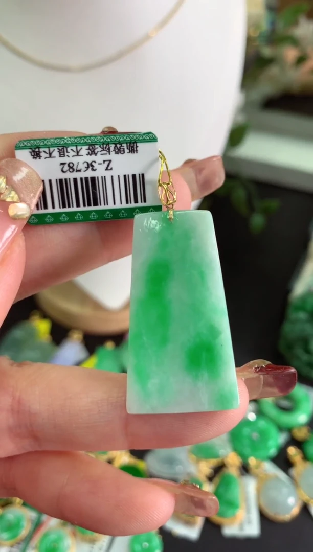 【闪购商品】翡翠吊坠(不含链)18K金镶嵌挂件