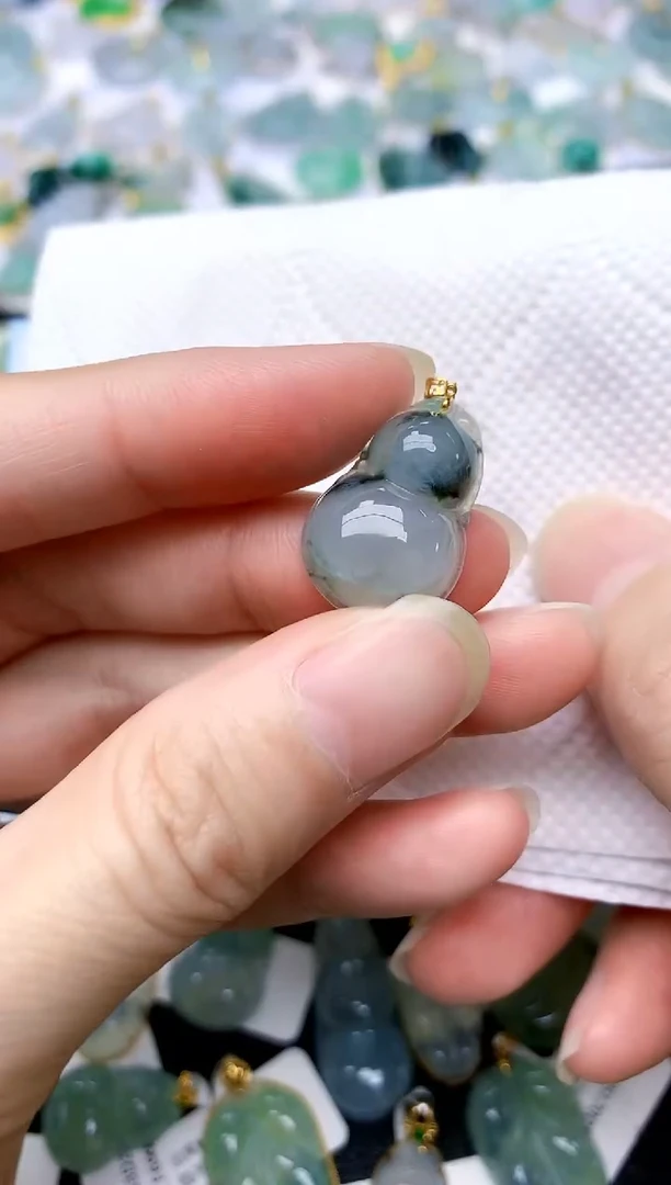 颈饰18K金镶嵌翡翠天然A货翡翠