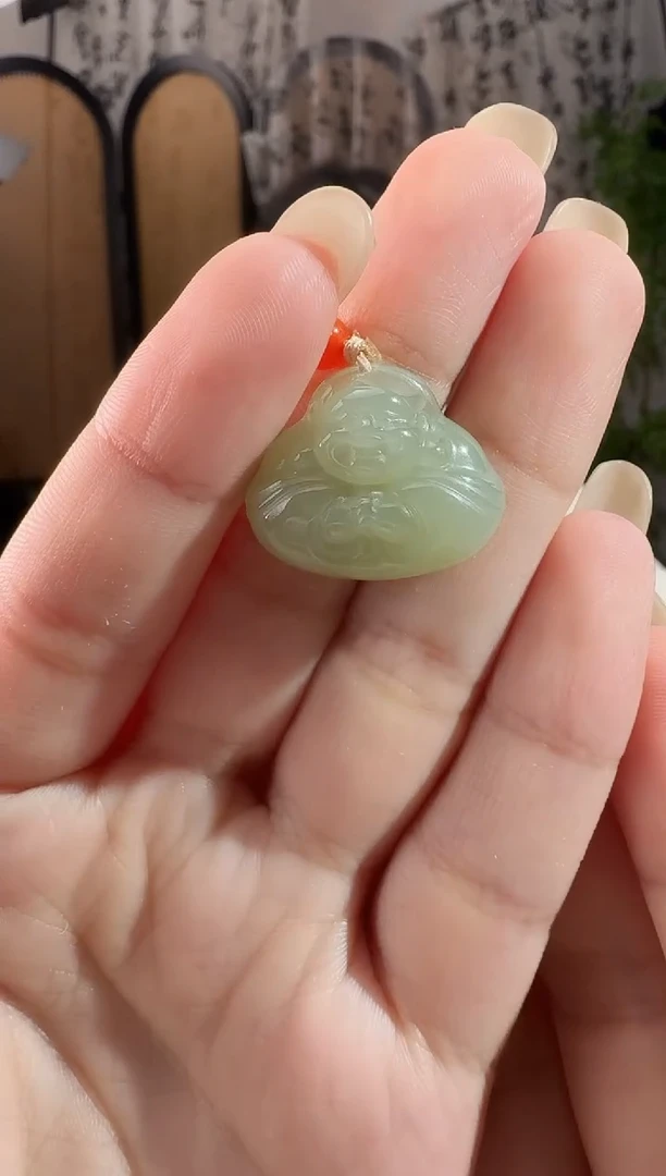 和田玉未镶嵌颈饰晴水抱抱佛