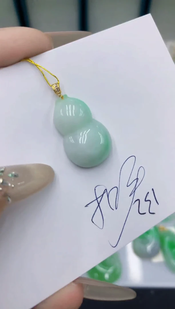 翡翠18K金镶嵌颈饰11111111111111