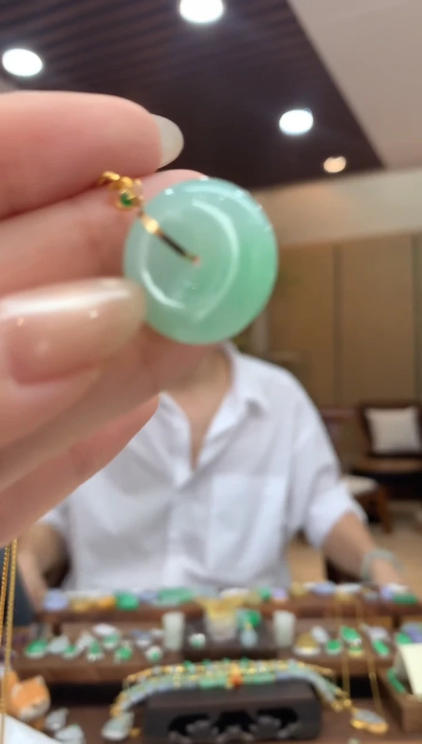 翡翠18K金镶嵌吊坠(不含链)甜甜圈