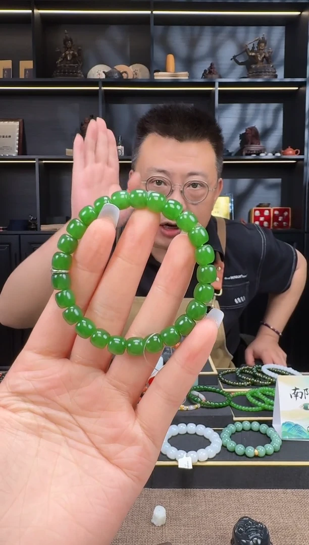 手串未镶嵌和田玉8.5mm碧玉极致手串