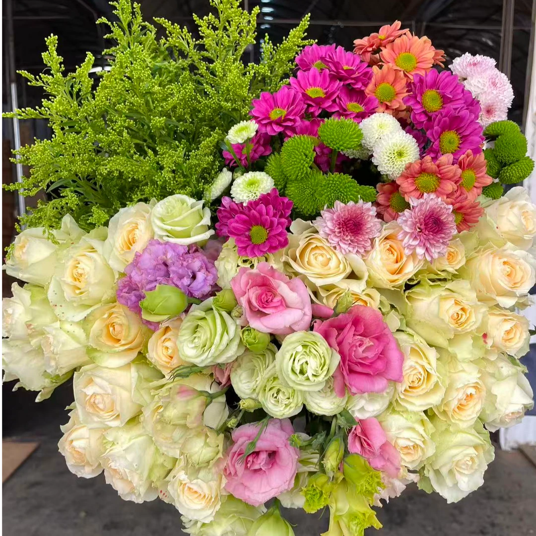 【爆款鲜花】香槟玫瑰20枝+小雏菊5枝+洋桔梗200克+配草5枝云南鲜花