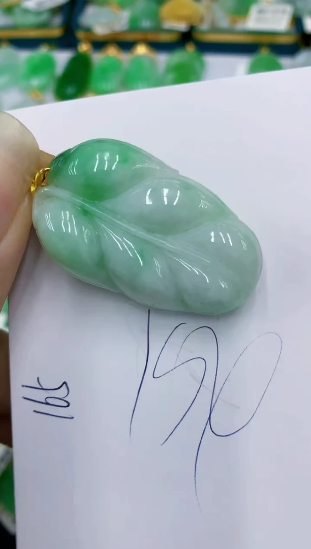 翡翠18K金镶嵌颈饰11111111111