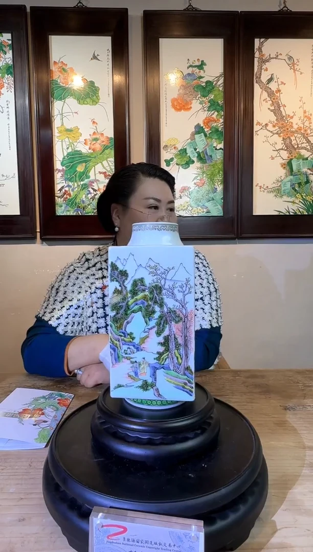 李军红老师古彩山水四方瓶带收藏证书