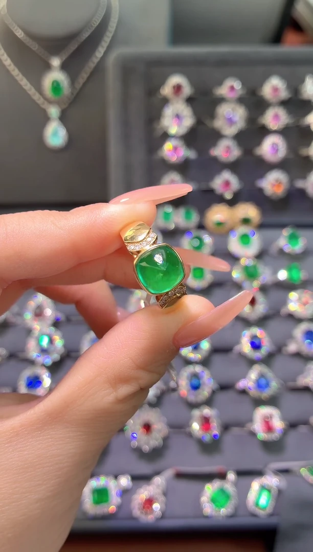 18K金镶嵌戒指祖母绿-3.4克拉