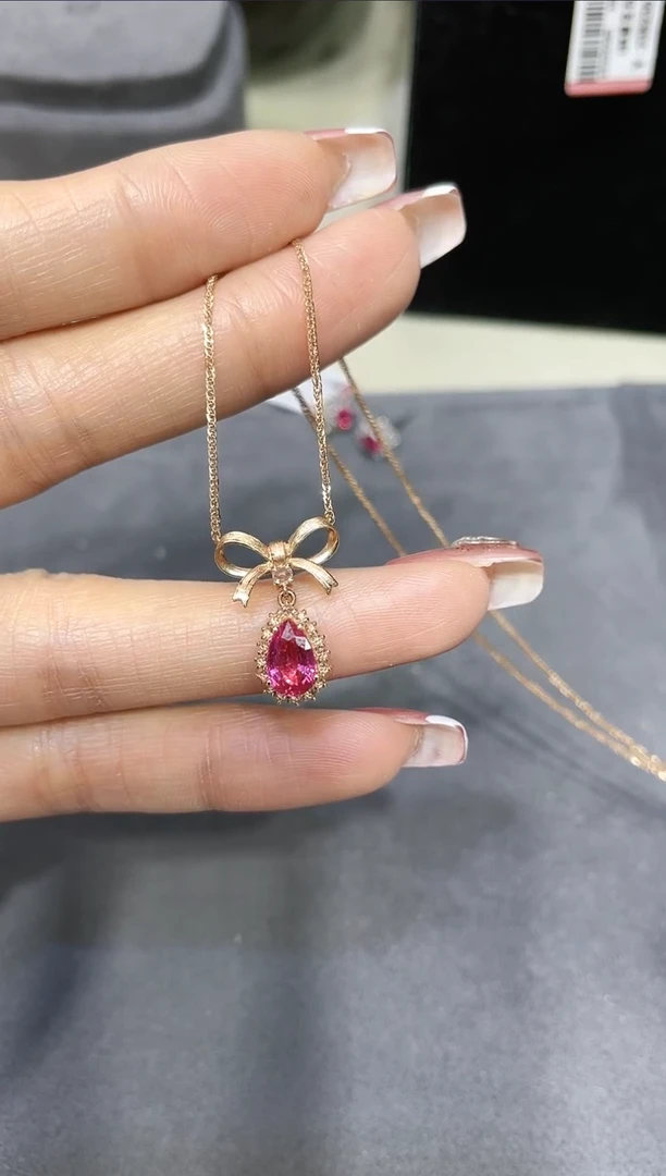 18K金镶嵌天然红宝石项链