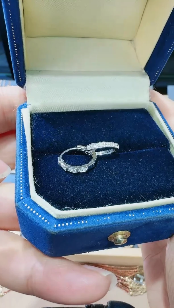 【闪购商品】钻石耳圈18K金镶嵌钻石耳圈