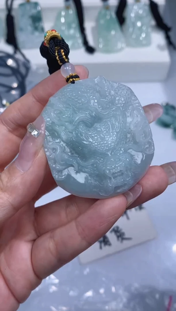 颈饰未镶嵌翡翠吊坠