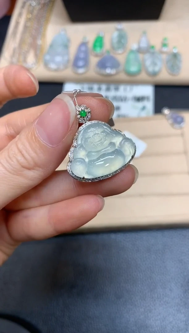 【闪购商品】翡翠颈饰18K金镶嵌佛公【无服务费】