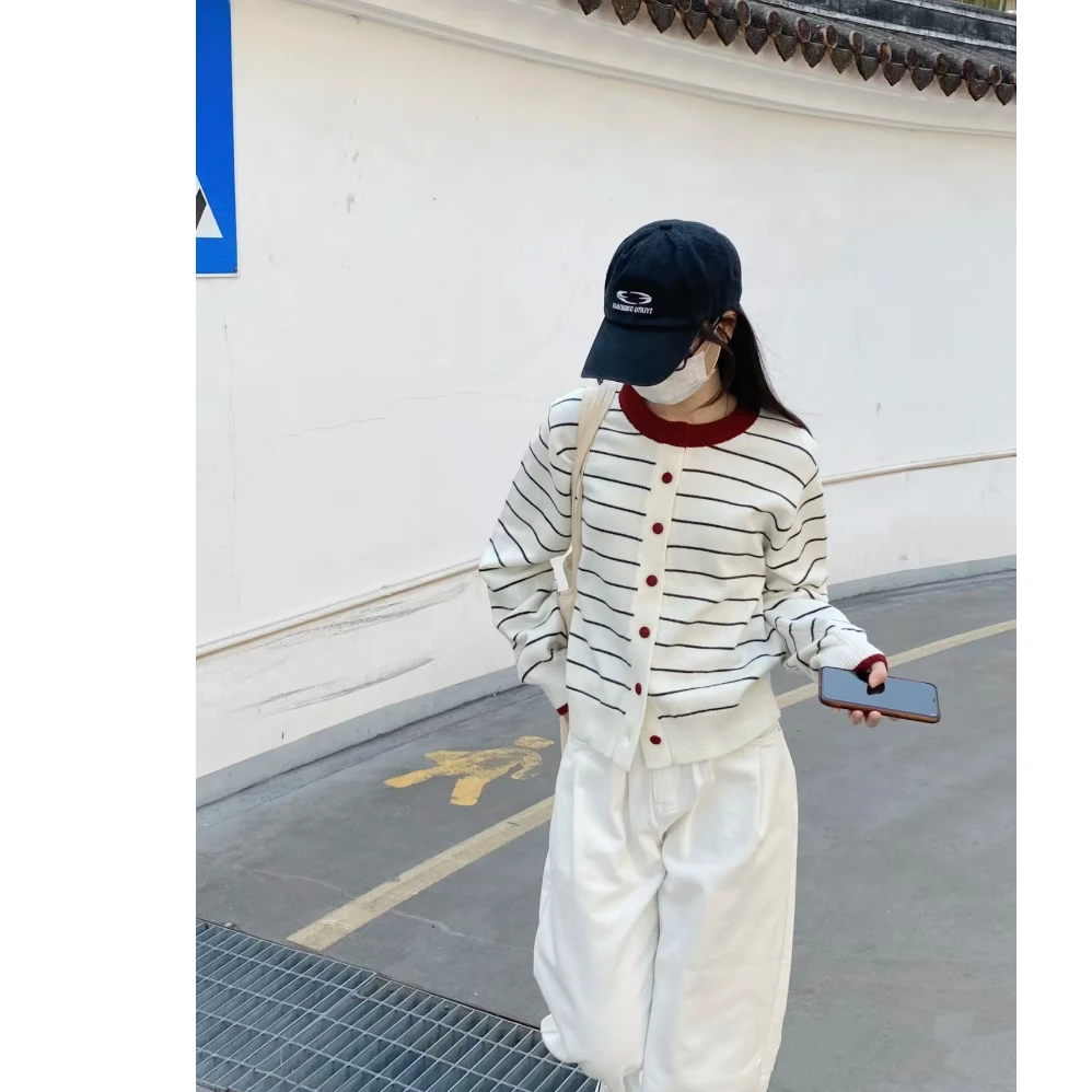 韩系松弛感纽扣宽松开衫女春秋新款撞色条纹针织单排纽扣上衣外套