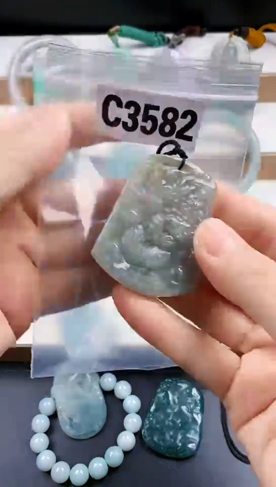 颈饰未镶嵌翡翠天然翡翠吊坠挂件