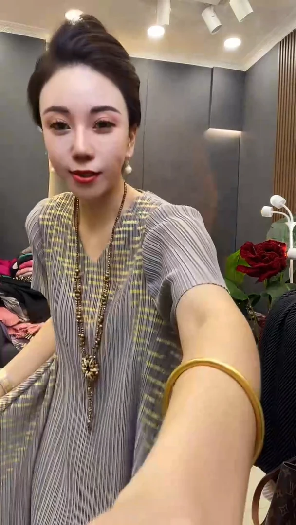 聚酯纤维（涤纶）灰色 烫金