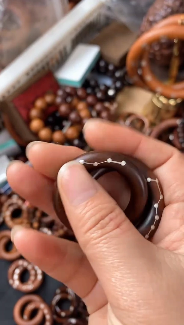 【闪购商品】木枣木玉化镶银六七星小乾坤圈随机发货