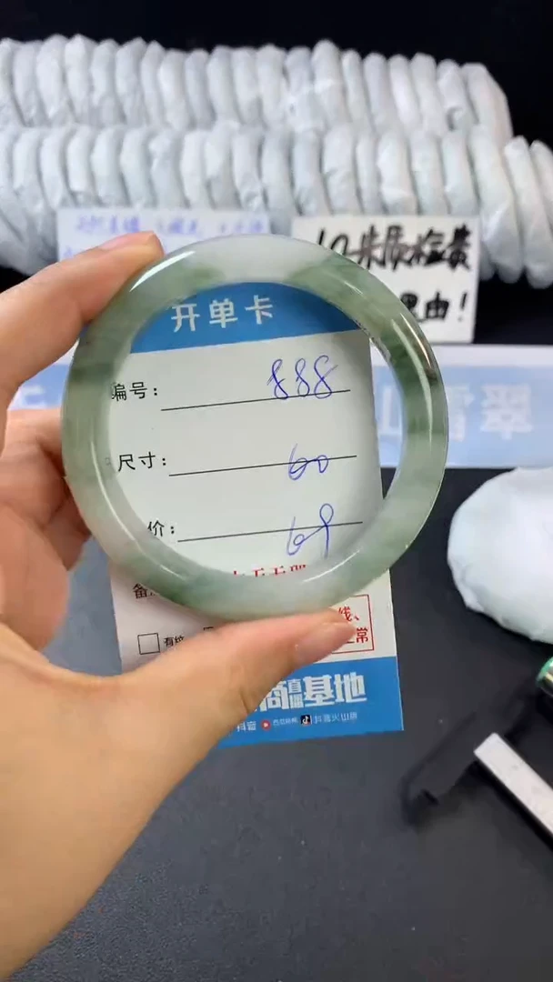 【闪购商品】石英质玉手镯未镶嵌A888