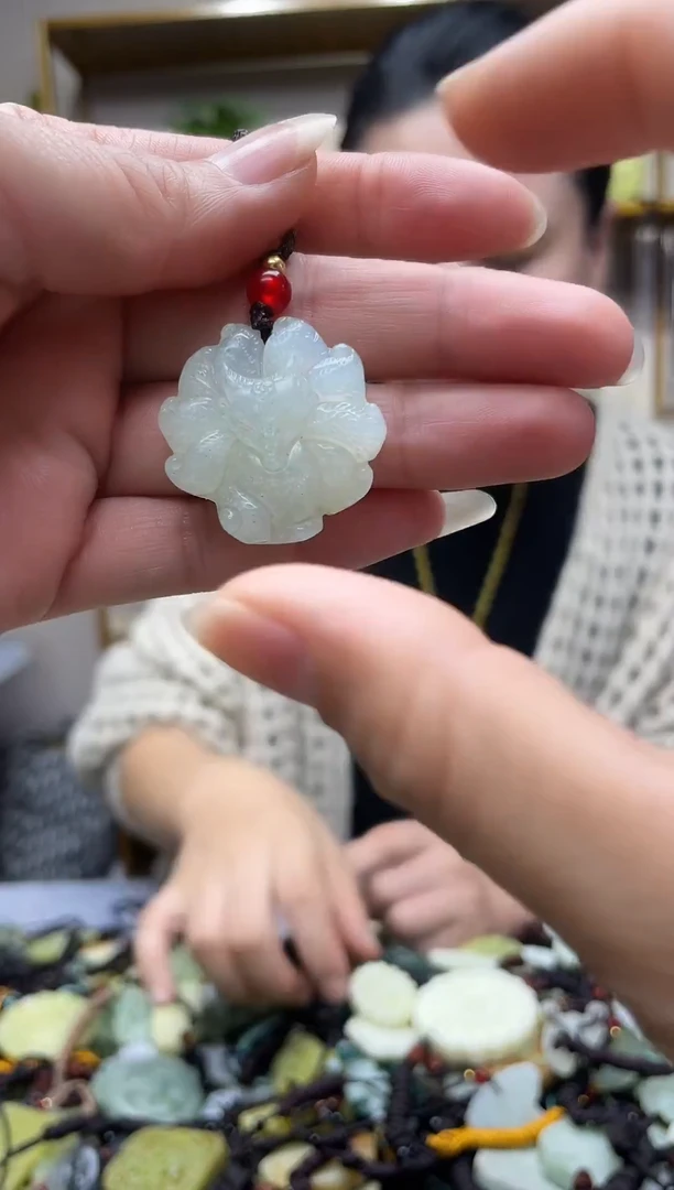 未镶嵌岫玉吊坠`