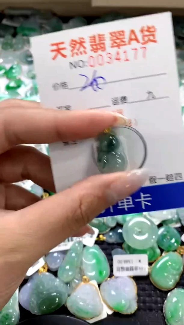 颈饰18K金镶嵌翡翠1111111111111111