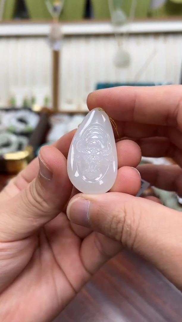 颈饰未镶嵌和田玉牛