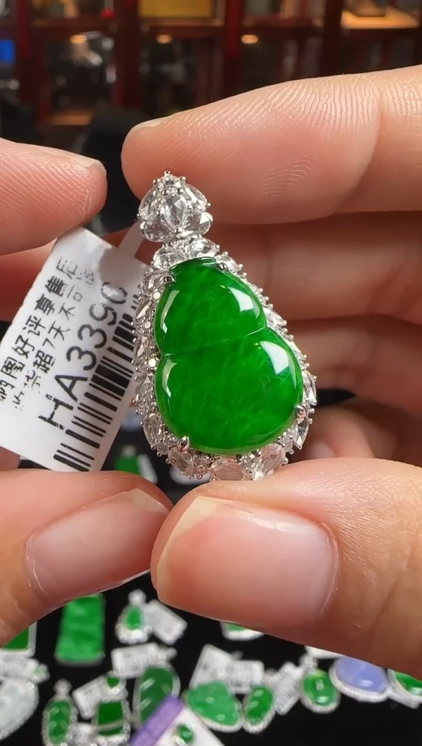 颈饰18K金镶嵌翡翠HA3390绿葫芦