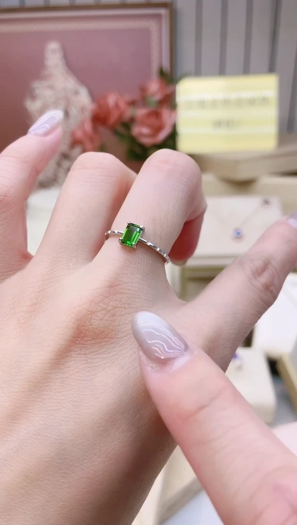 【闪购商品】透辉石戒指银S925镶嵌小方糖