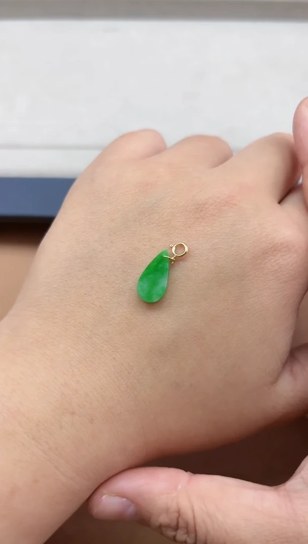 【闪购商品】翡翠颈饰18K金镶嵌水滴