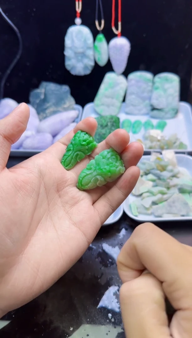 翡翠未镶嵌颈饰前**生064天然A货翡翠