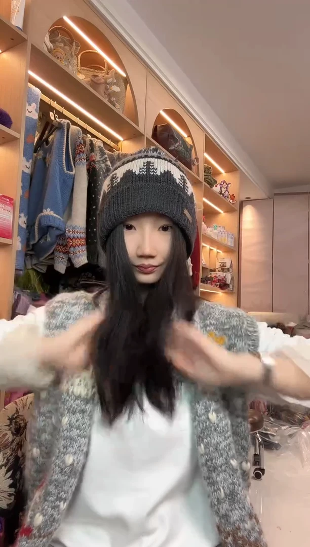 羊毛美利奴黑灰色小树翻遍