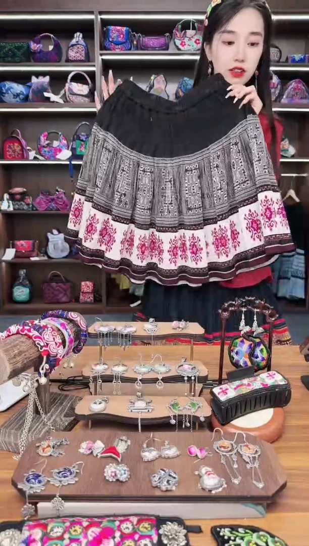 织绣A26蒙阿苏苗绣传承店