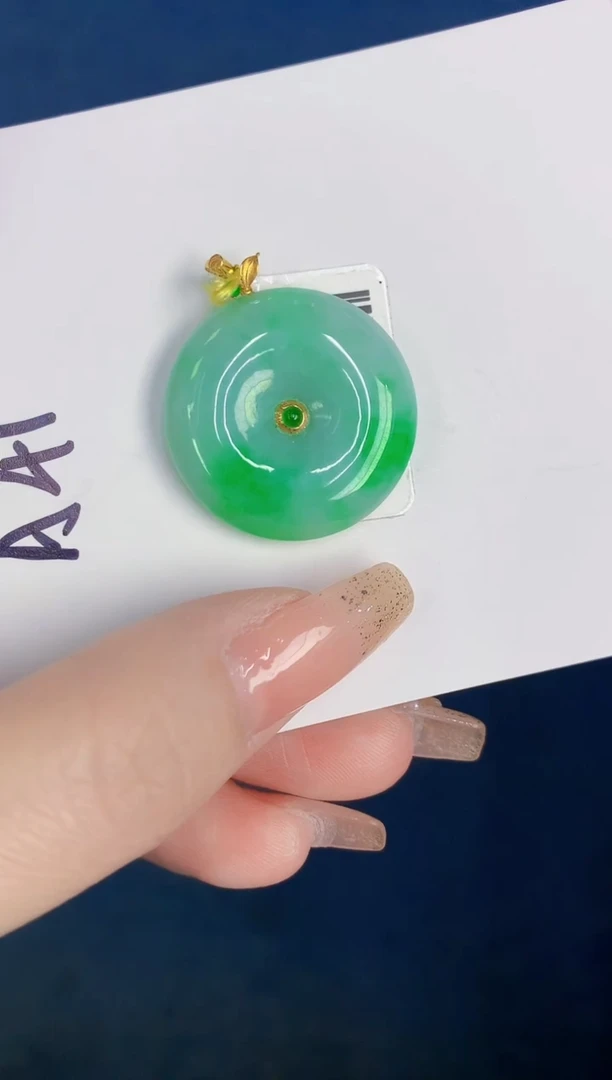 颈饰18K金镶嵌翡翠缅甸天然翡翠A货