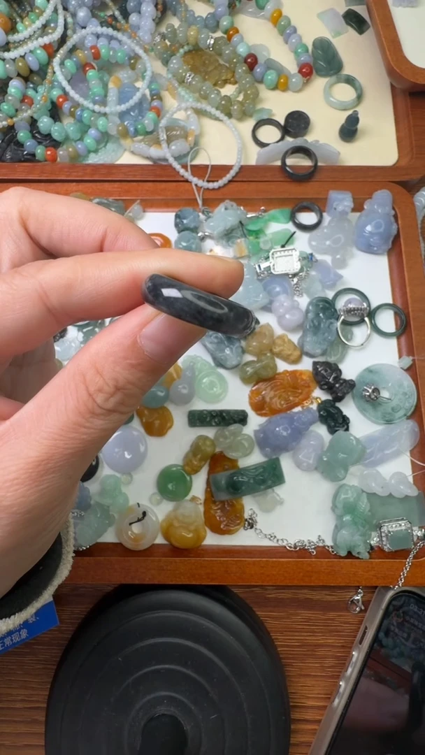 【闪购商品】翡翠颈饰未镶嵌【闪购商品】 翡翠  未镶嵌