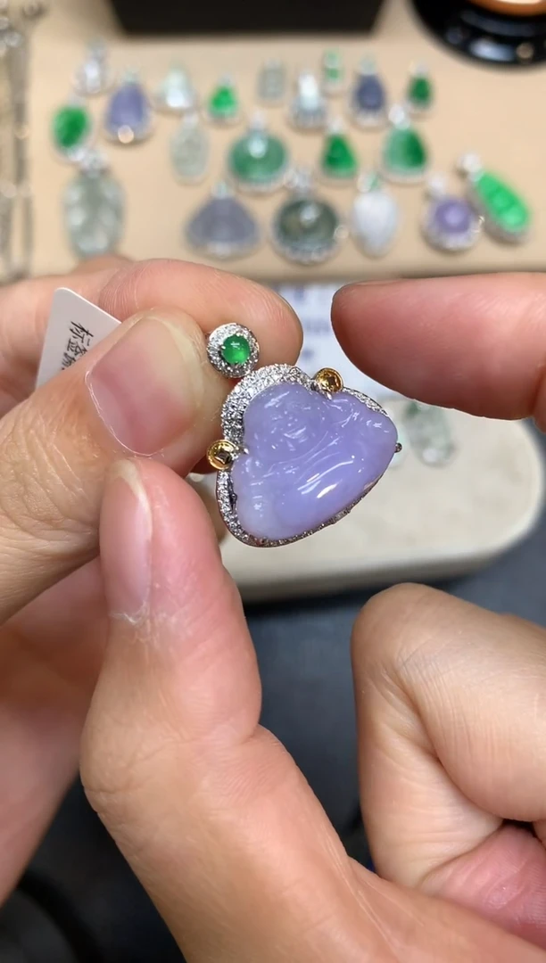 颈饰18K金镶嵌翡翠佛公【无服务费