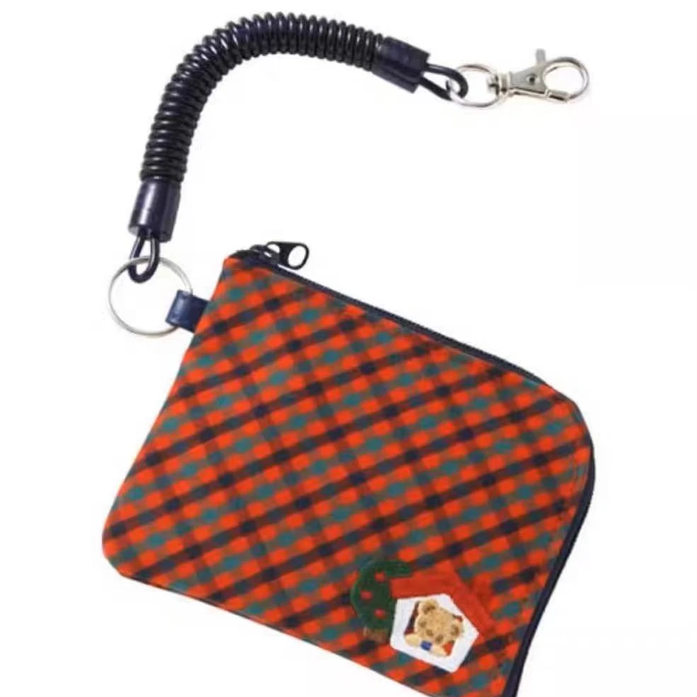 A28刺绣红格子化妆包大容量红格子收纳包