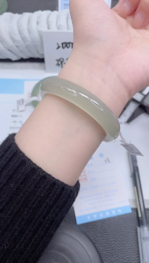 未镶嵌手镯石英质玉58-62.7