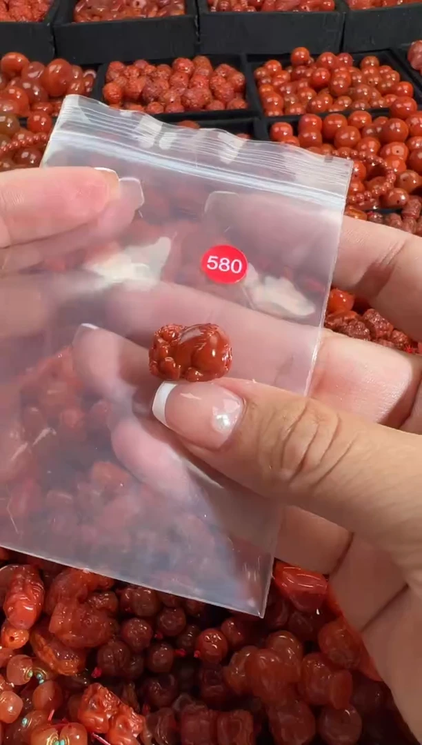 南红玛瑙未镶嵌颈饰2
