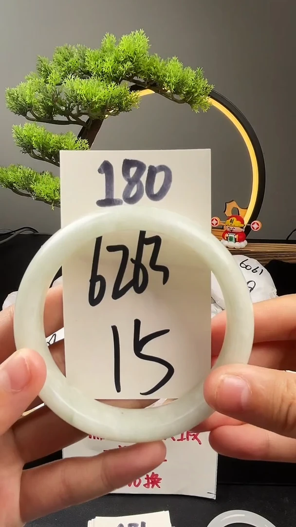 未镶嵌手镯石英质玉180微瑕