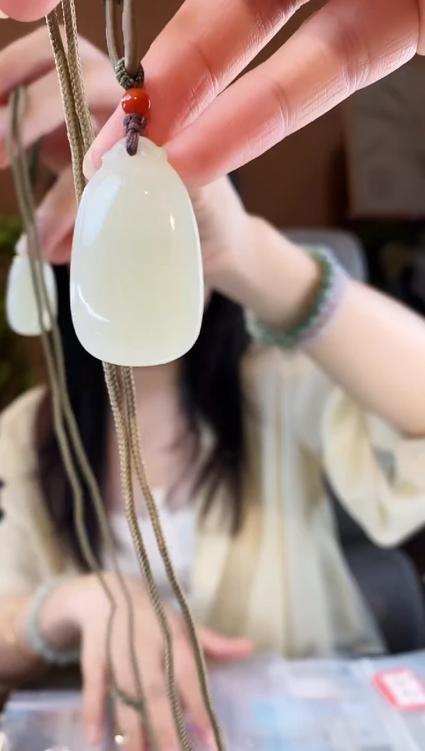 和田玉未镶嵌颈饰无事牌