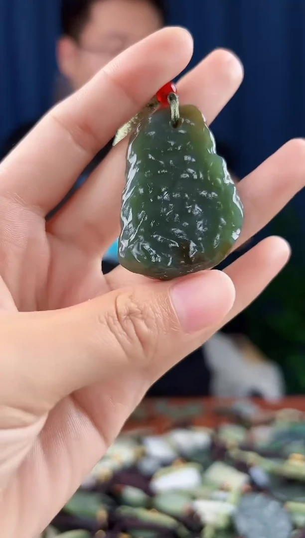 未镶嵌和田玉挂件拍一发一，