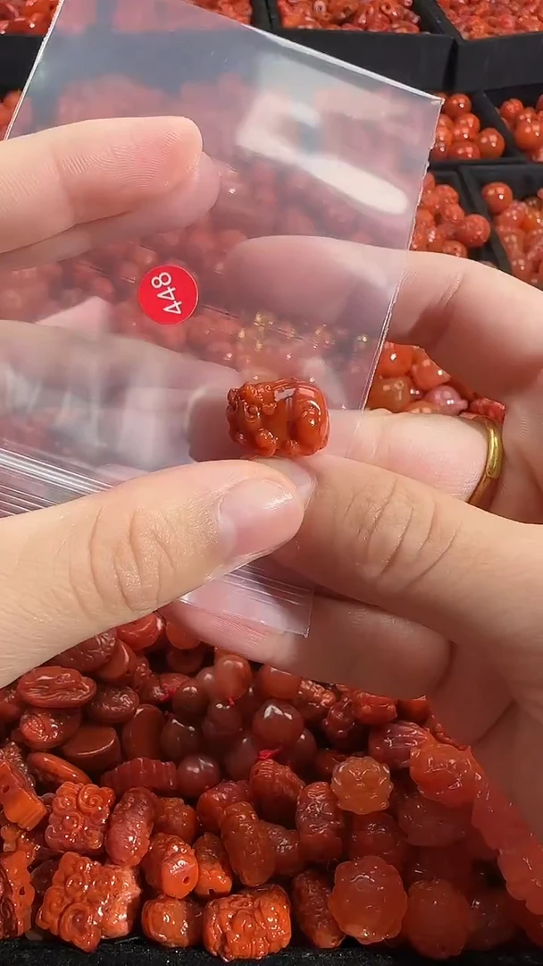 颈饰未镶嵌南红玛瑙1