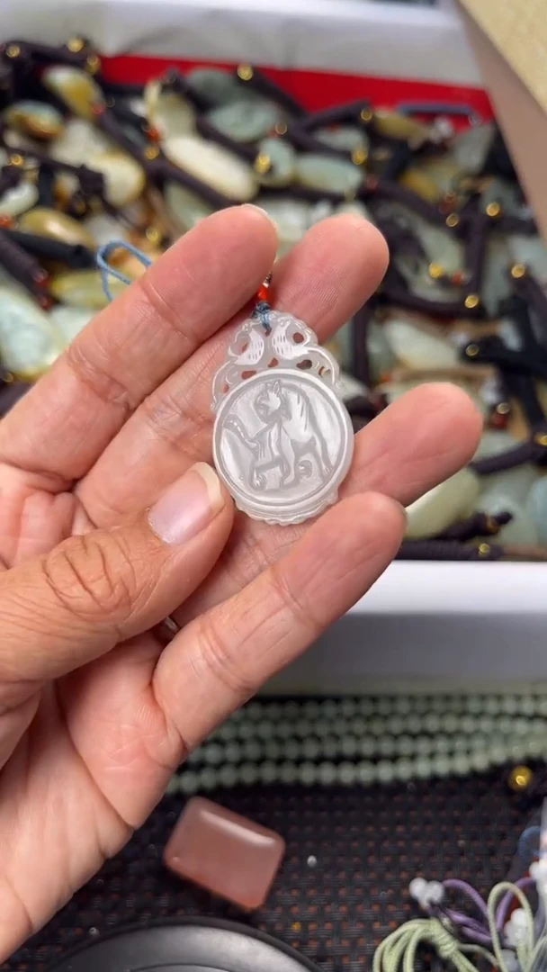 【闪购商品】和田玉颈饰未镶嵌多样性发货没有证书拍一发一有瑕