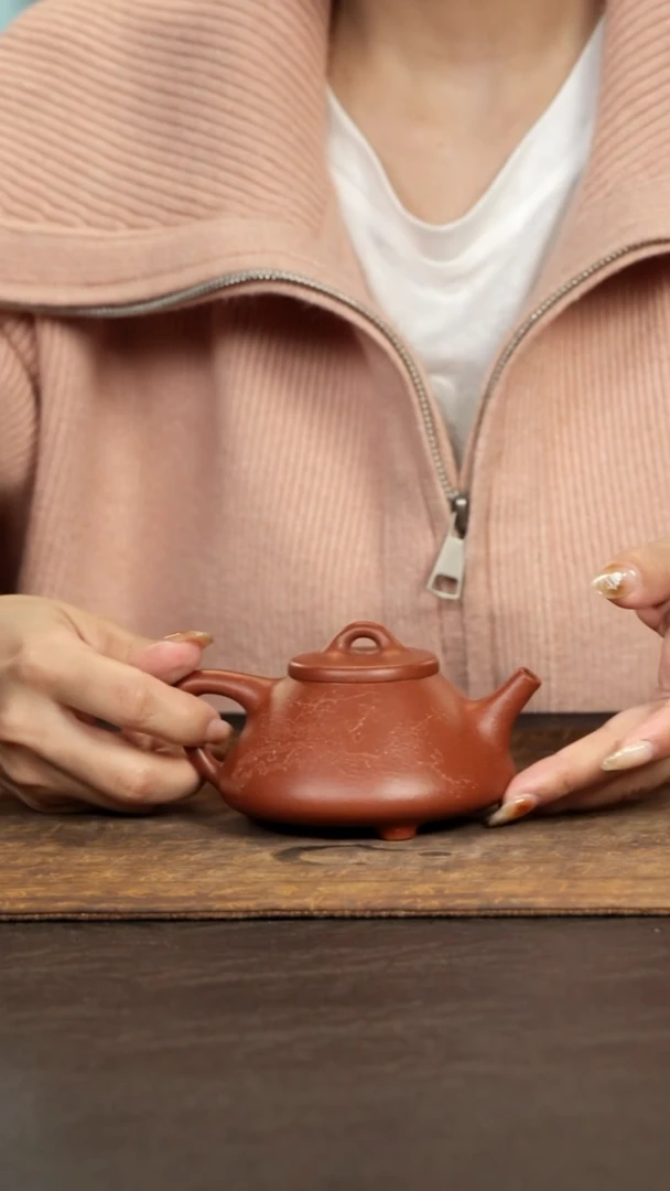 茶壶紫砂子冶石瓢红降坡刻绘180cc