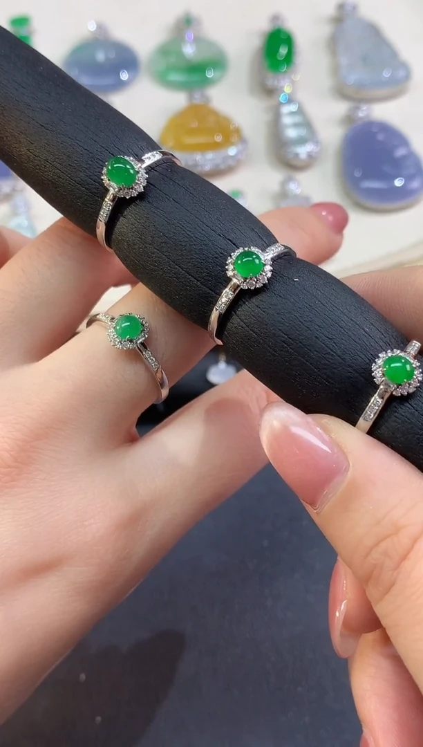 18K金镶嵌戒指翡翠D537|多样性发其一|2980