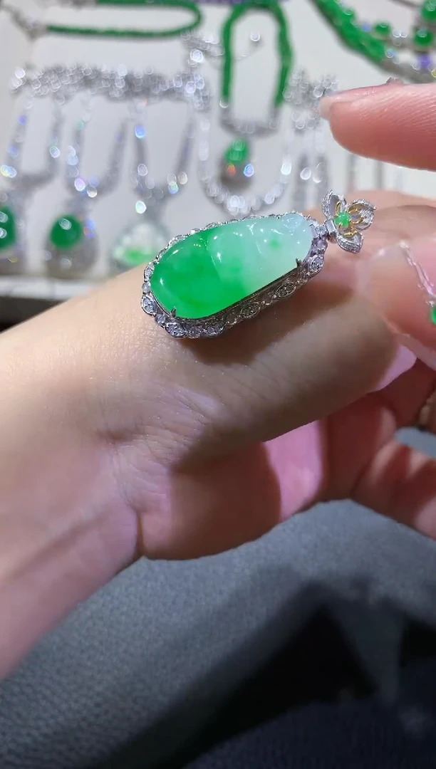 【闪购商品】翡翠吊坠(不含链)18K金镶嵌44-豆子