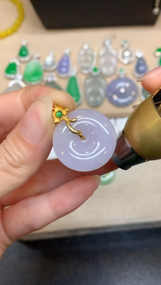 颈饰18K金镶嵌翡翠平安扣【无服务费