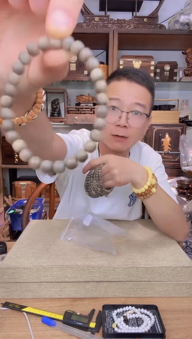 乌木类书架586老山檀阴沉老型单圈手串  有色差