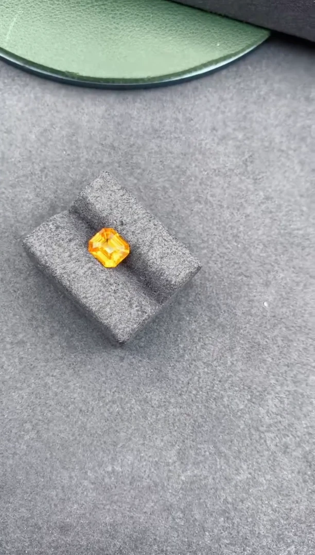 彩色蓝宝石裸石2.02ct 黄色蓝宝石