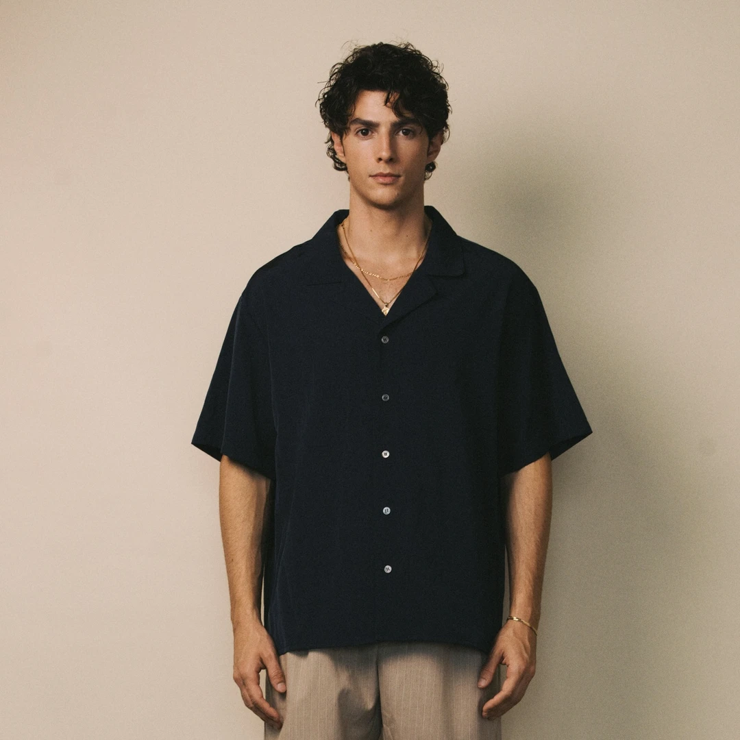 Azure Hues藏青色桑蚕丝男女老钱洗水古巴领度假风休闲衬衣