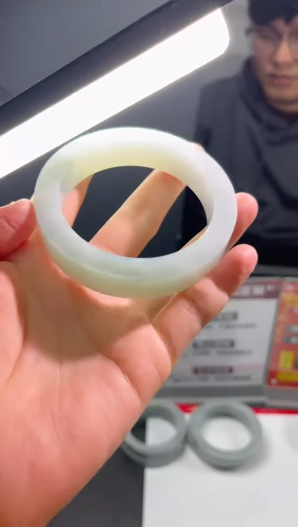 【闪购商品】定制翡翠手镯未镶嵌手镯DDH/发一件