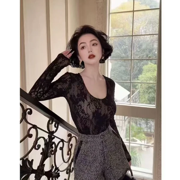 秋冬新款大方领透肤蕾丝打底衫修身显瘦百搭长袖性感上衣镂空黑色