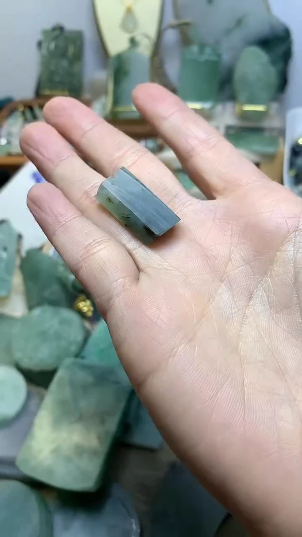 翡翠挂件未镶嵌今****?缅甸A货翡翠，没有运费险